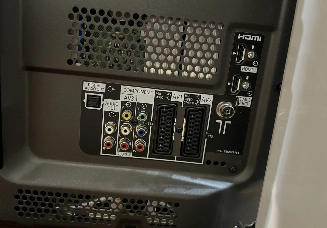Телевизор Panasonic TX-PR42U20 - миниатюра 3