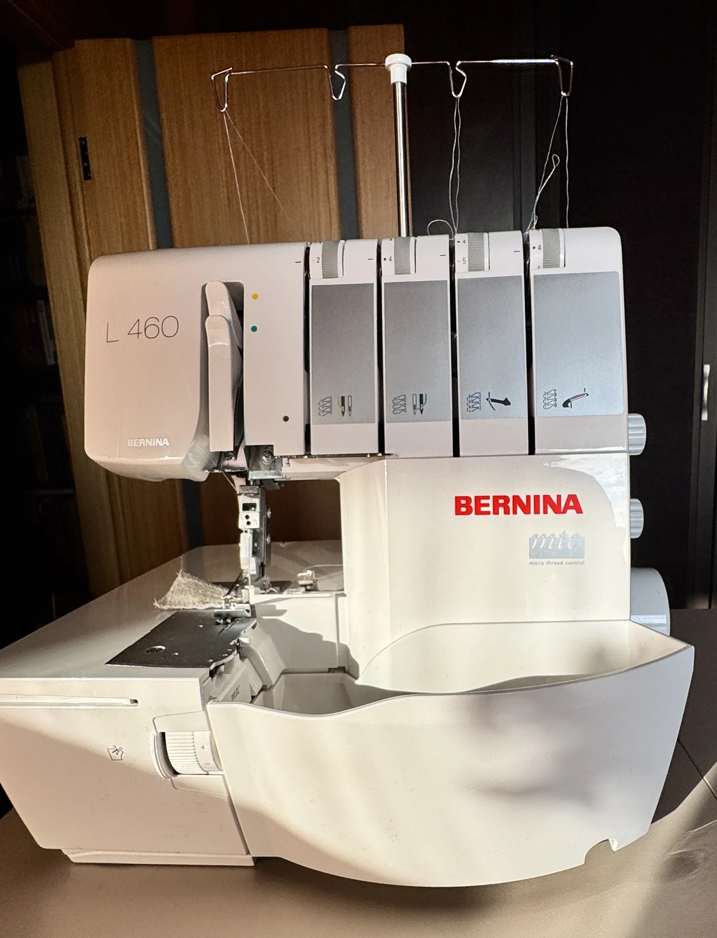 оверлок bernina L460 и сумка - изображение 1