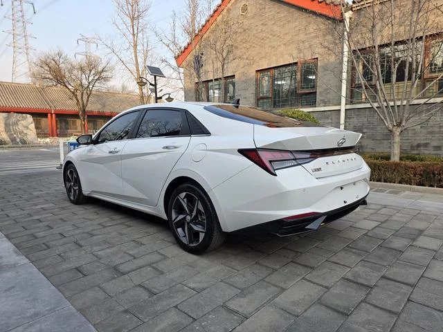 Hyundai Elantra 1.5 CVT, Lux Premium Edition, 2023 - миниатюра 4