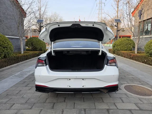 Hyundai Elantra 1.5 CVT, Lux Premium Edition, 2023 - миниатюра 5