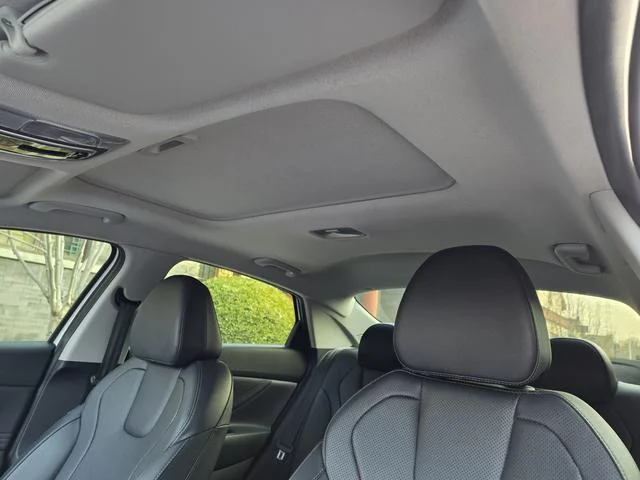 Hyundai Elantra 1.5 CVT, Lux Premium Edition, 2023 - миниатюра 8