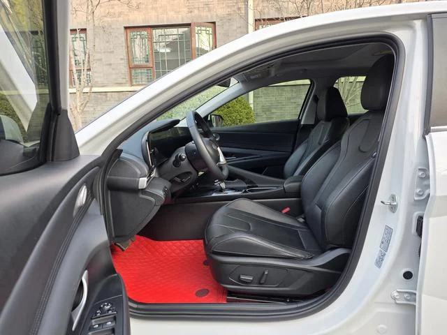 Hyundai Elantra 1.5 CVT, Lux Premium Edition, 2023 - миниатюра 9