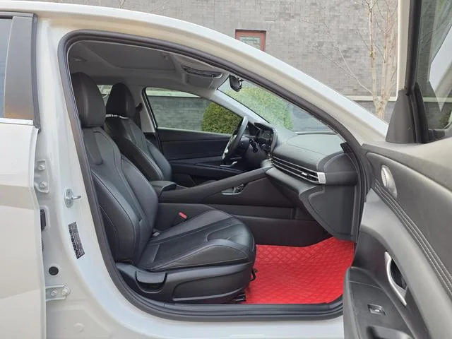Hyundai Elantra 1.5 CVT, Lux Premium Edition, 2023 - миниатюра 11