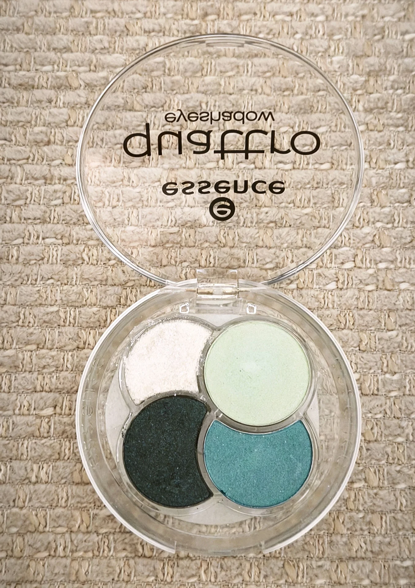 Тени для век Essence Quattro Eyeshadow - миниатюра 3