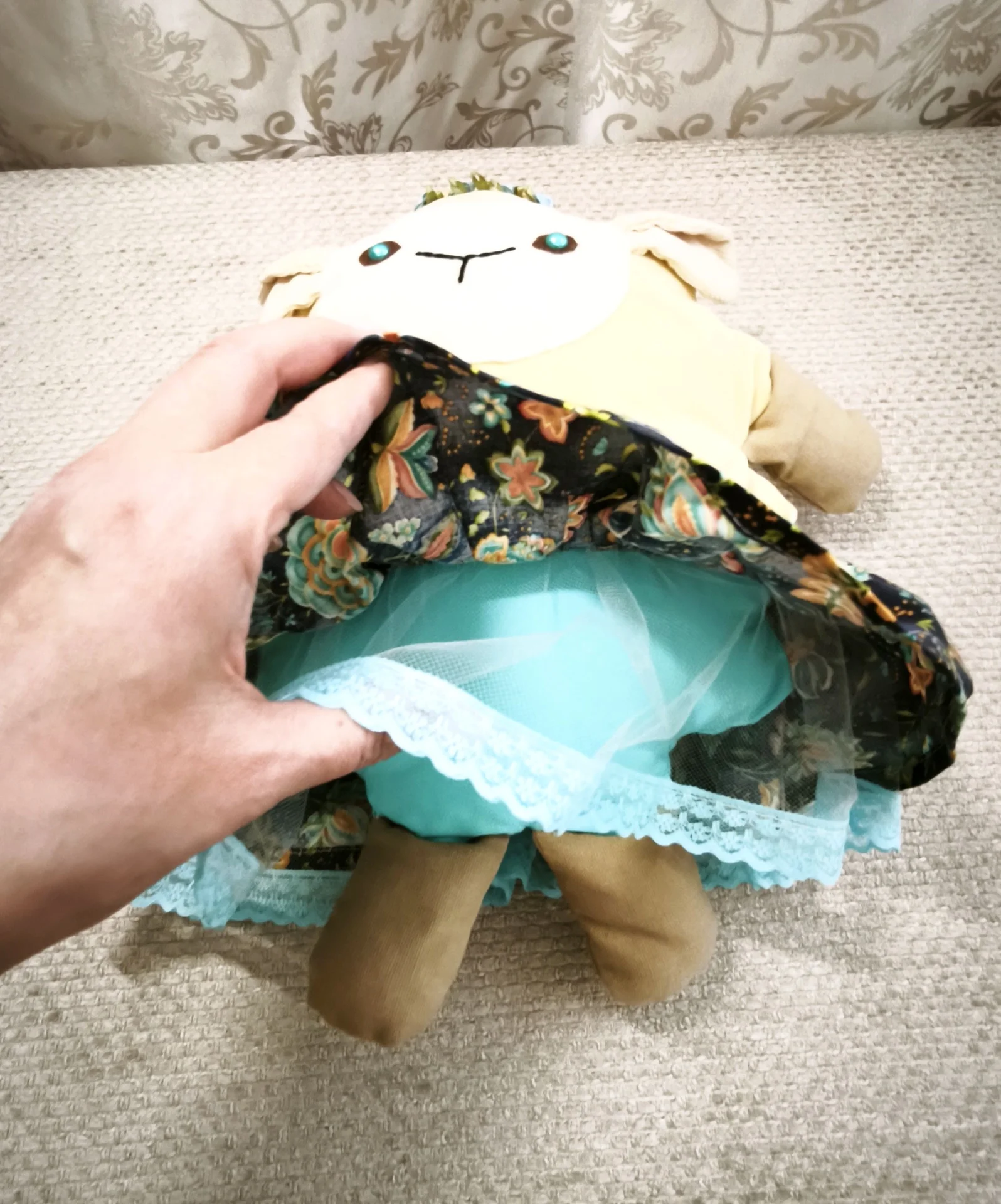 Игрушка мягкая ручной работы Овечка стилизованная - миниатюра 7
