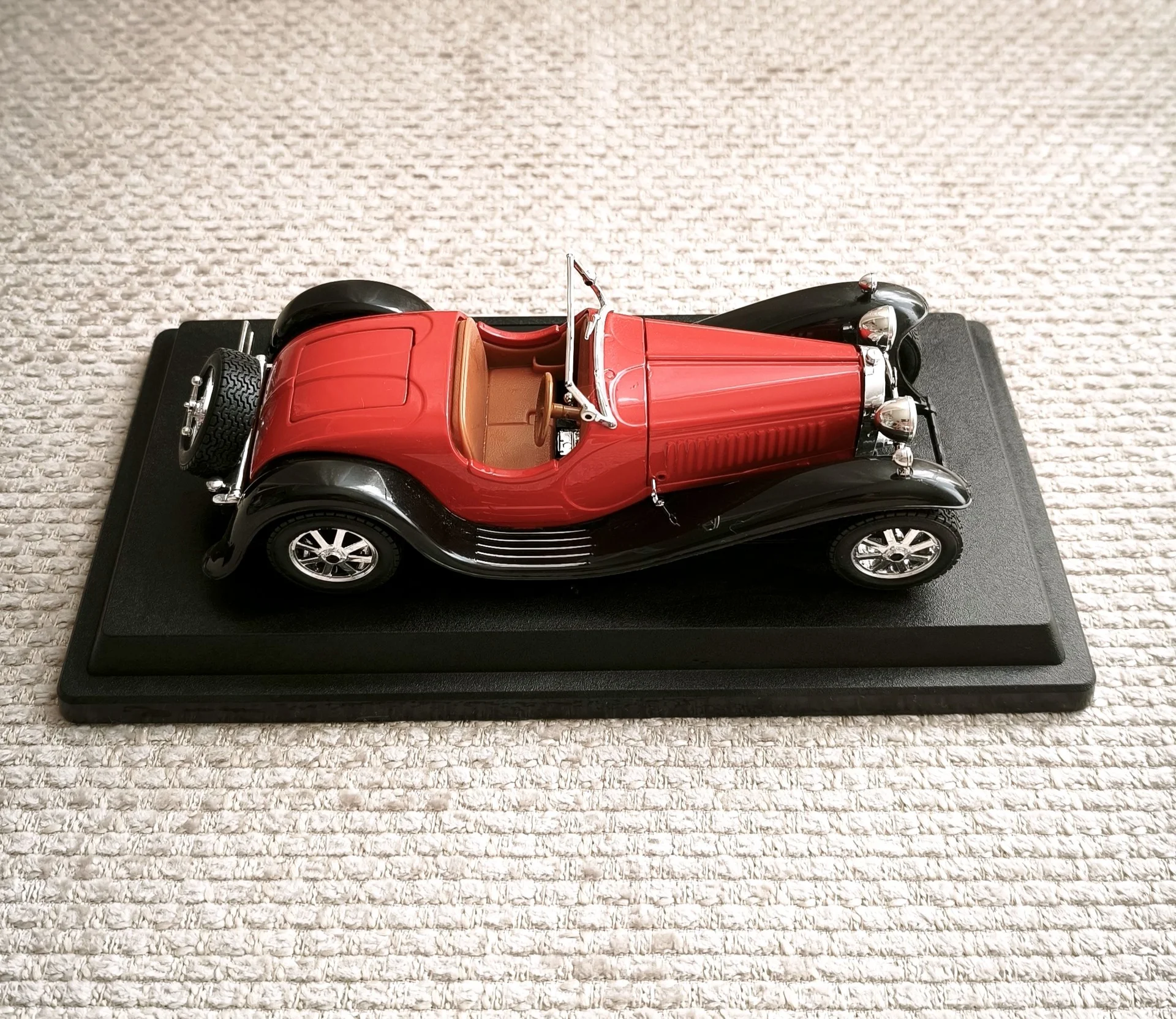 Коллекционная модель автомобиля Bugatti Type 55 - миниатюра 4