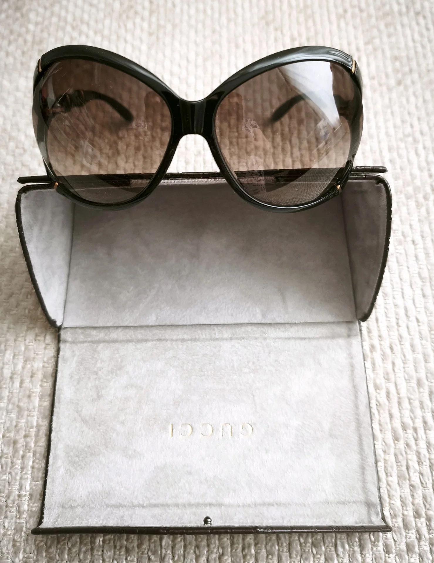 Очки Gucci женские солнцезащитные в кожаном футля - миниатюра 5