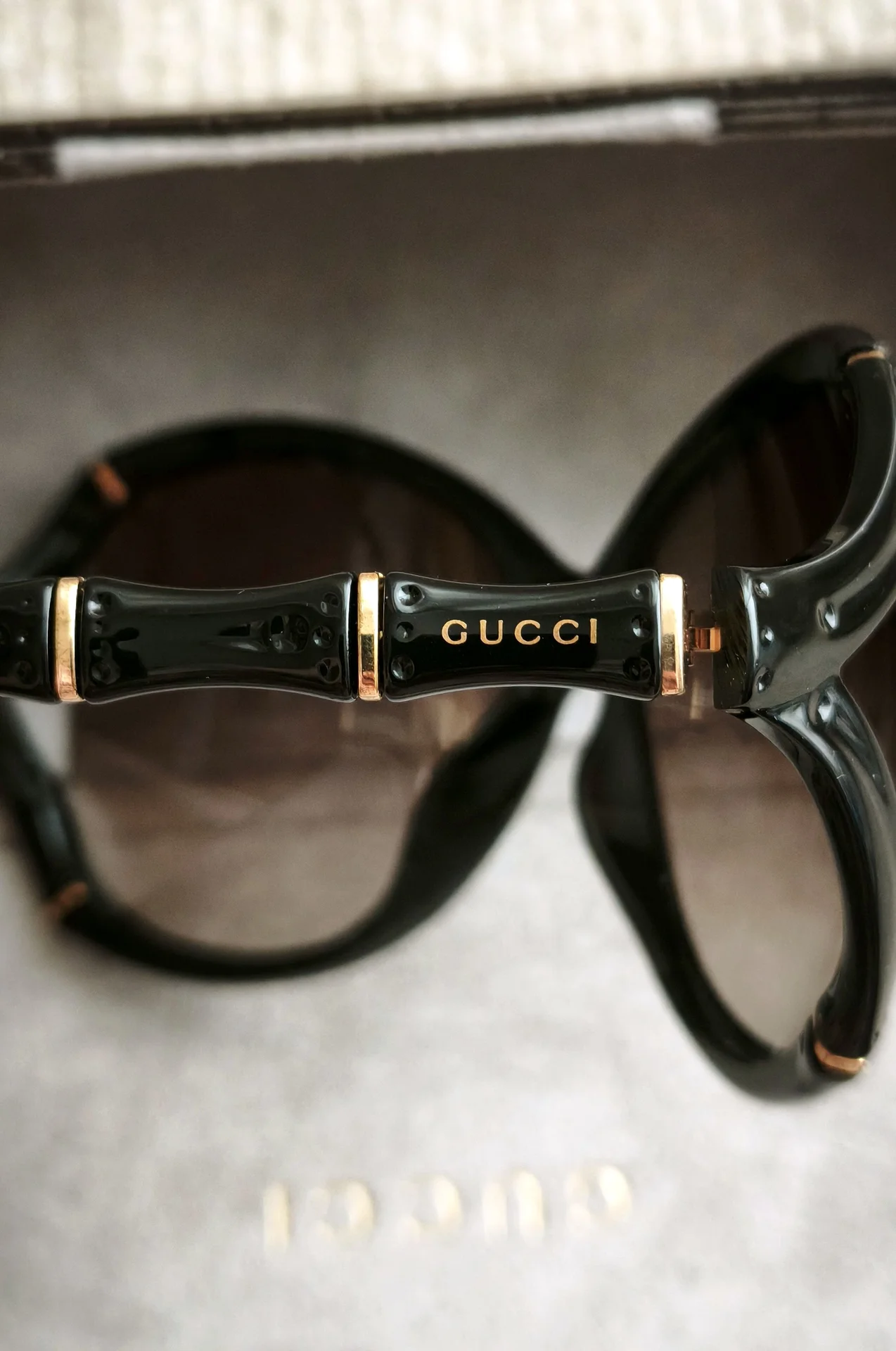 Очки Gucci женские солнцезащитные в кожаном футля - миниатюра 6
