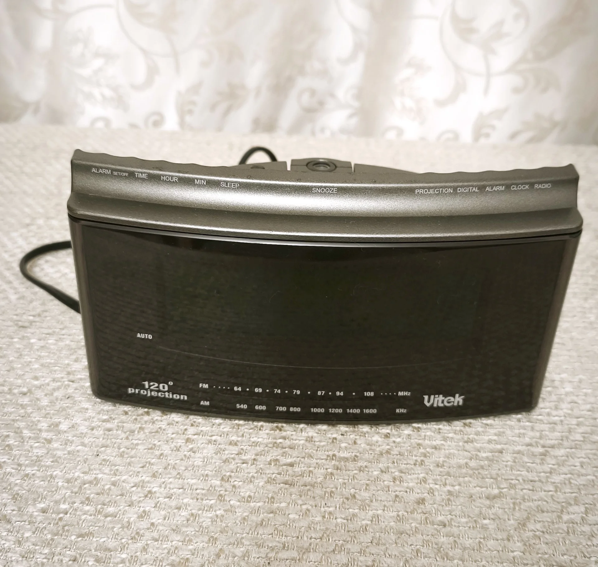 Радиоприёмник часы с проектором Vitek VT-3508 GY