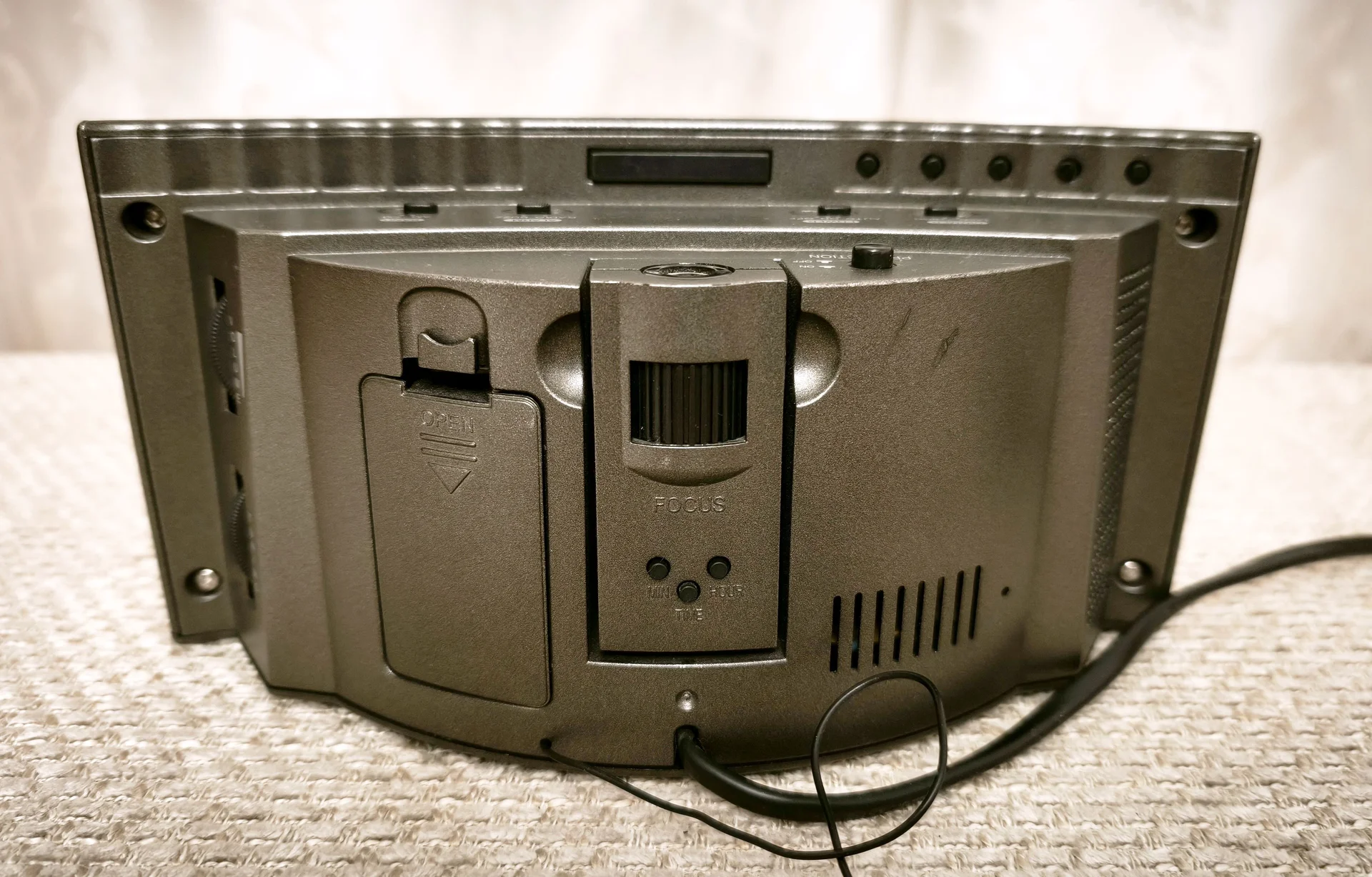 Радиоприёмник часы с проектором Vitek VT-3508 GY - миниатюра 4