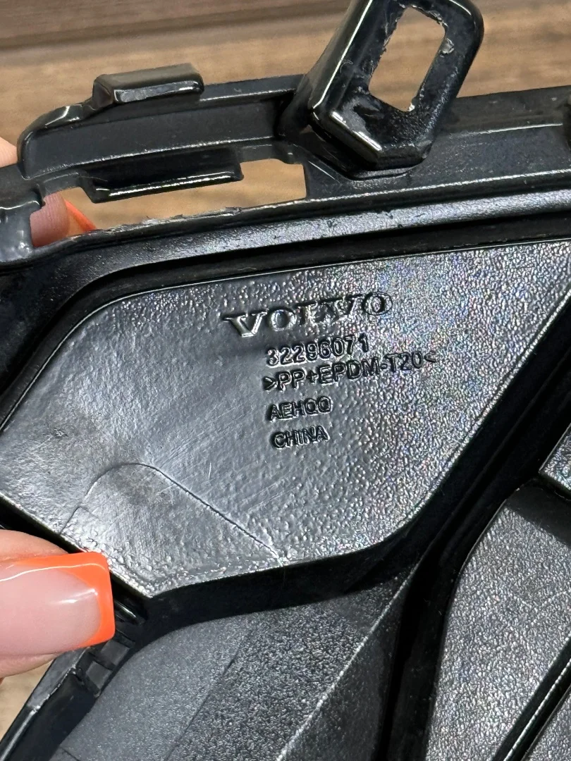 32296071 Решетка переднего бампера Volvo XC60 2 - миниатюра 7