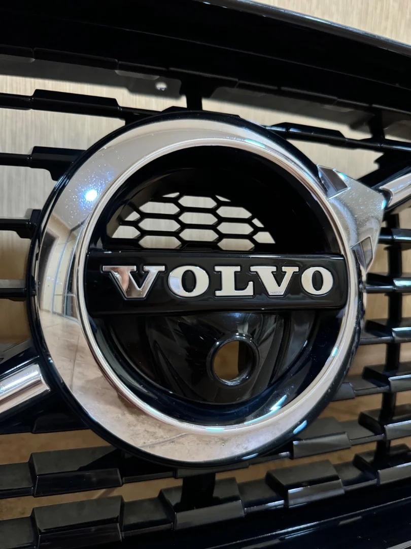 Решётка радиатора Volvo xc60 2 R-Design - миниатюра 2