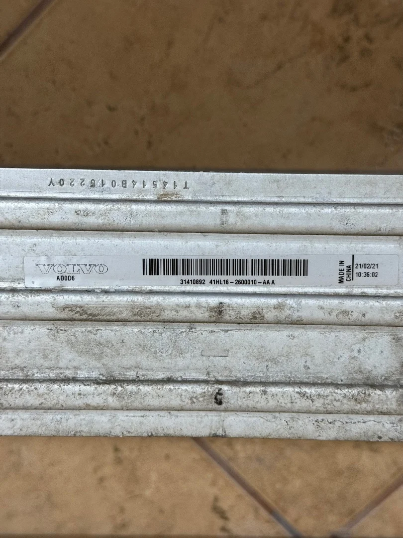 31410892 Радиатор интеркуллера Volvo XC60 2 - миниатюра 2