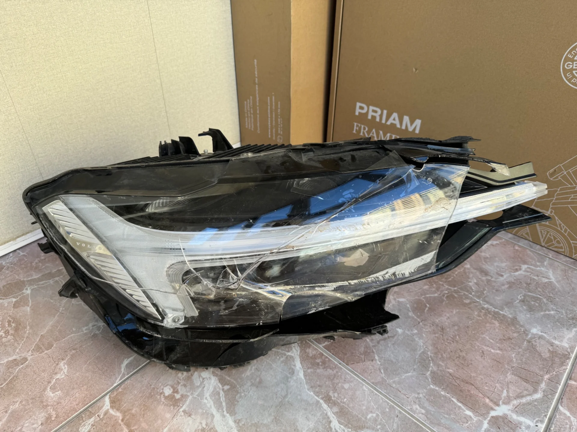 Фара правая full LED Volvo XC60 32396574 - изображение 1