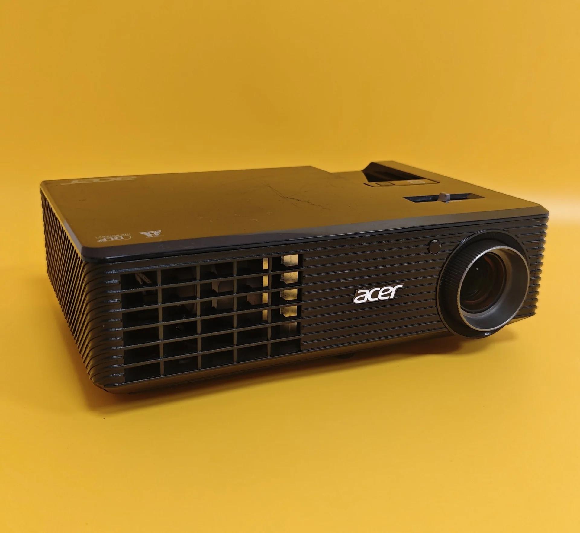 Яркий проектор Acer x1263 - изображение 1