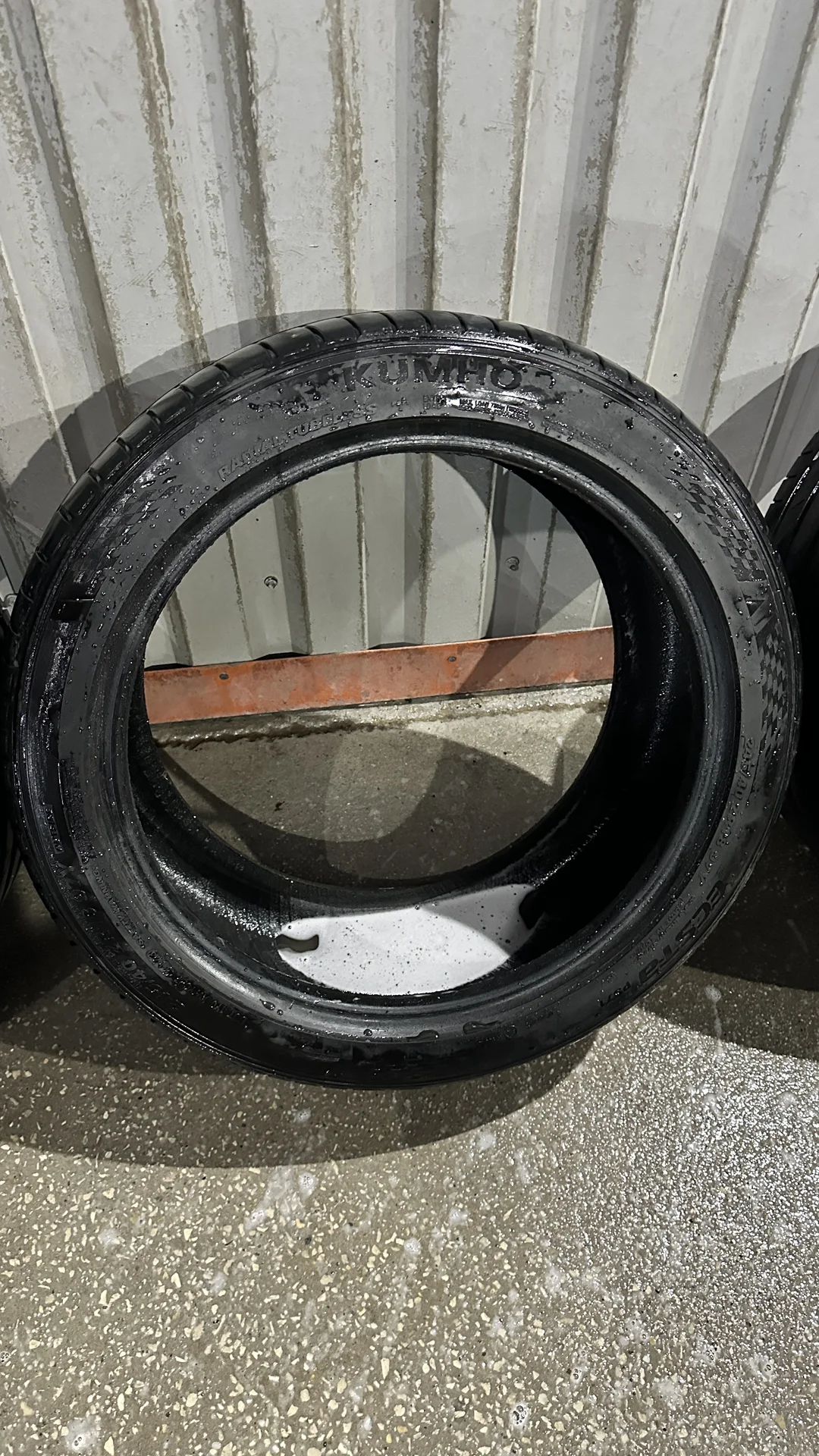 Резина kumho 245/40 r18 - миниатюра 4