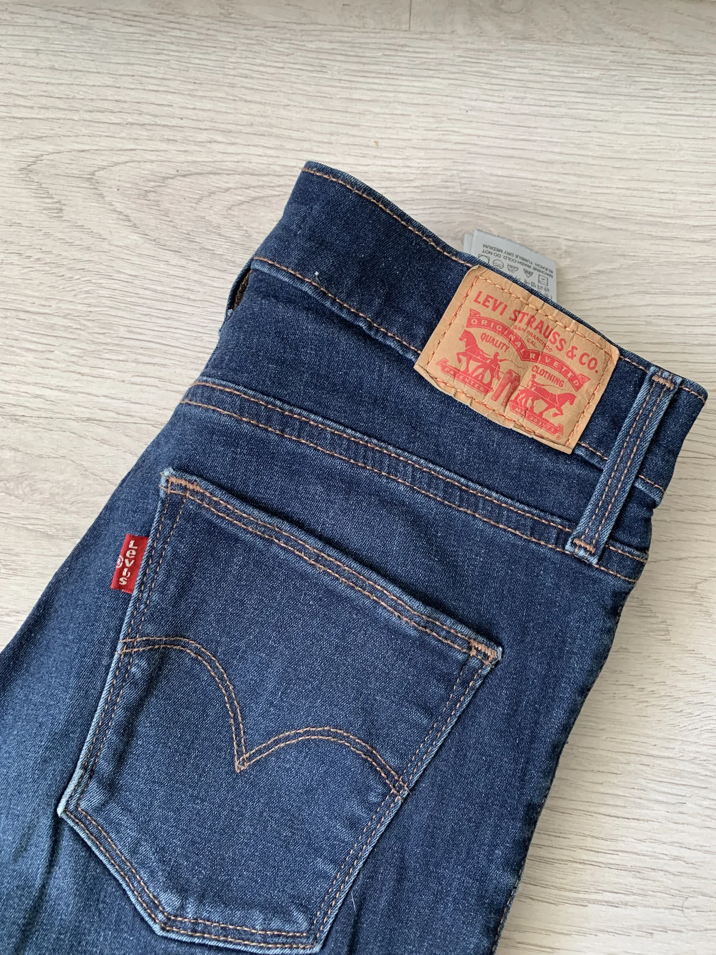 джинсы женские levi’s - миниатюра 2