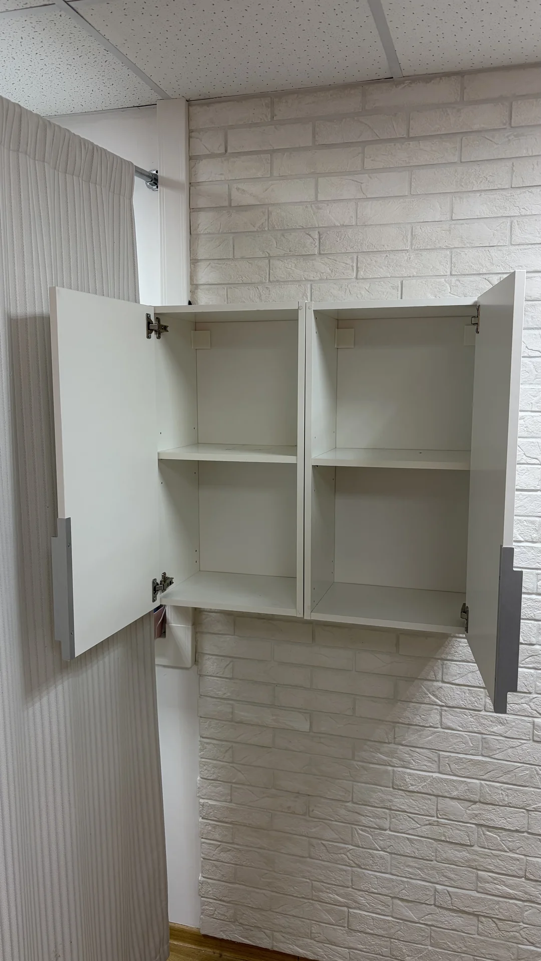 Навесной шкаф IKEA KNOXHULT - миниатюра 2