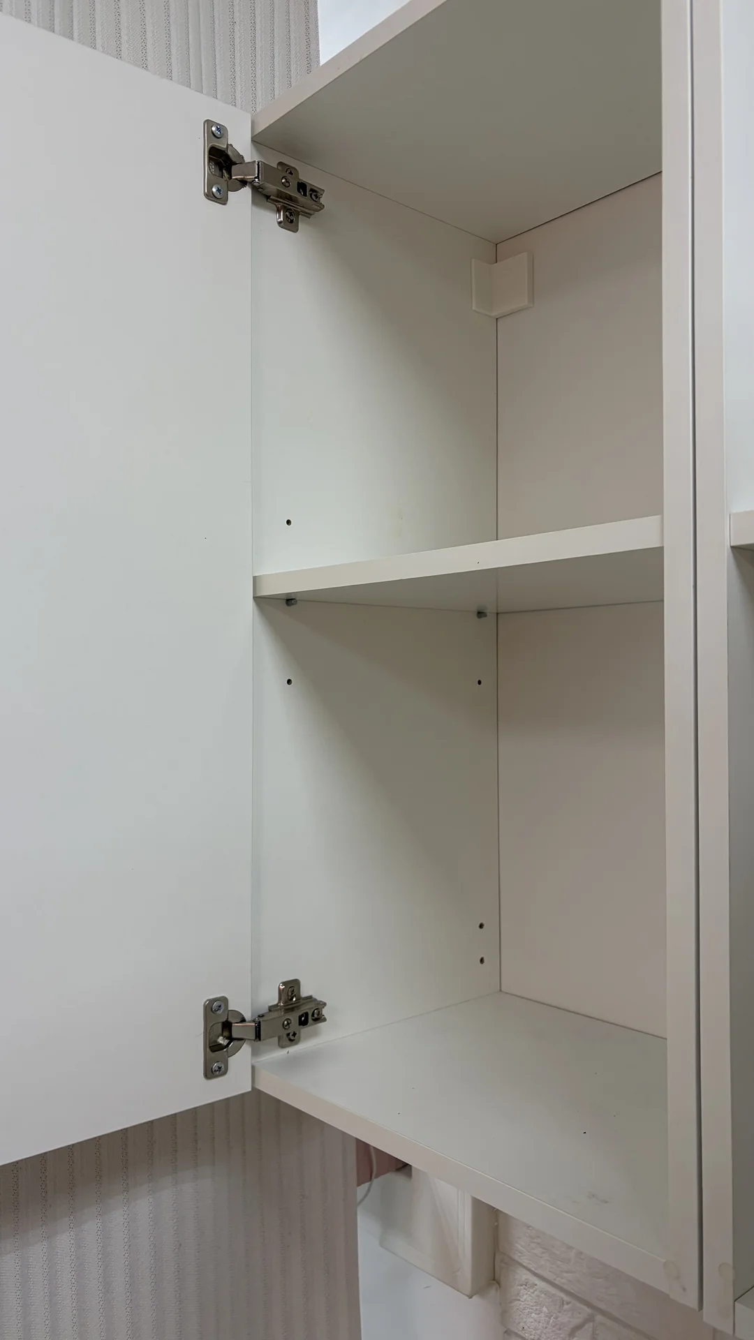 Навесной шкаф IKEA KNOXHULT - миниатюра 3