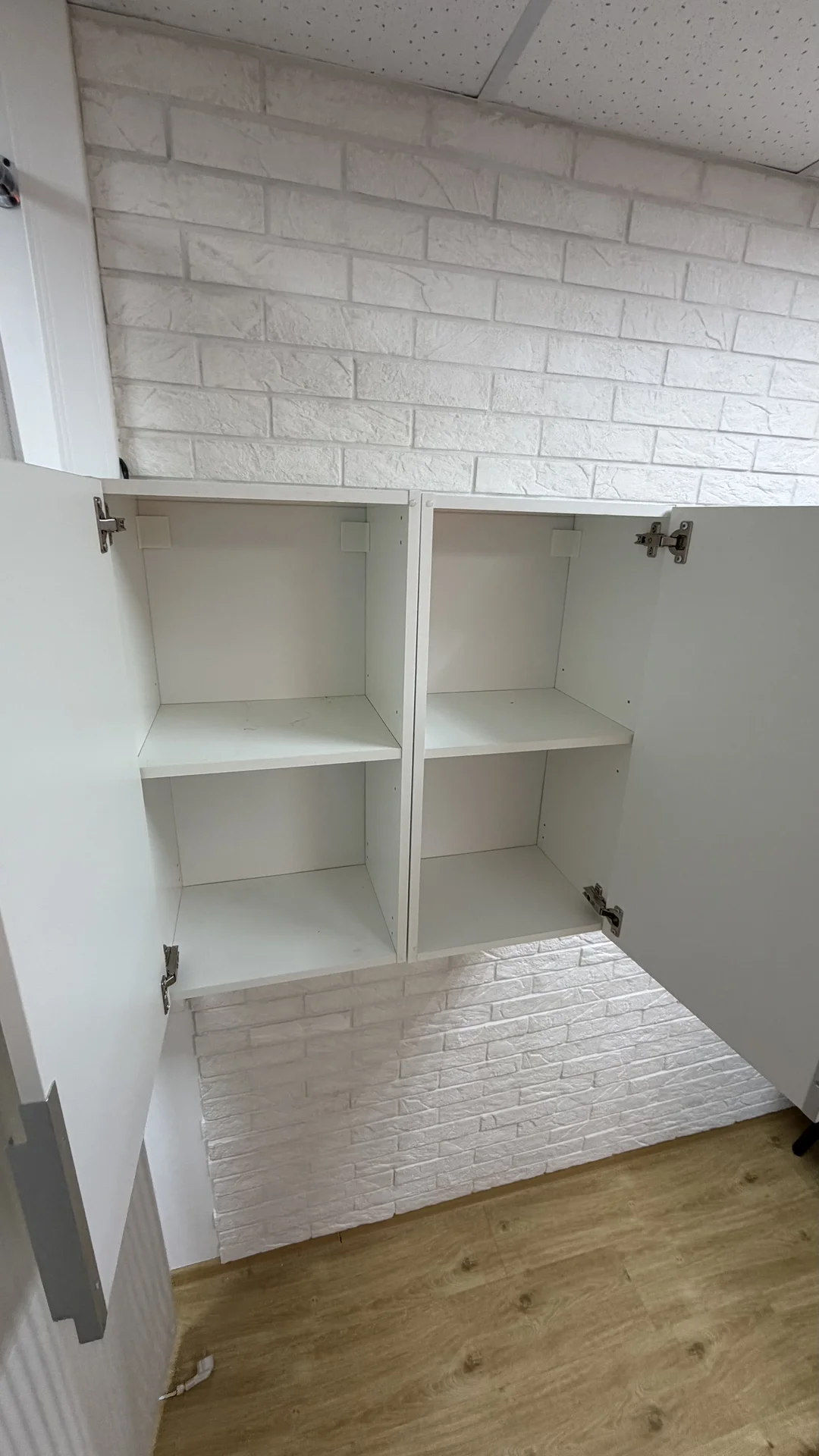 Навесной шкаф IKEA KNOXHULT - миниатюра 4