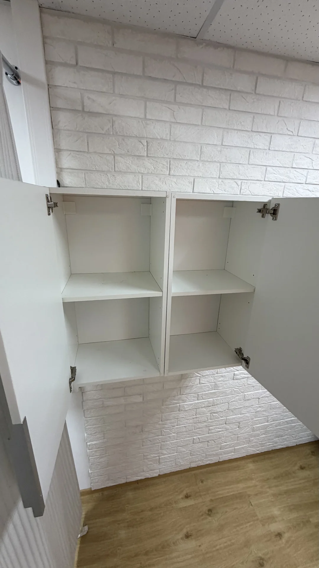 Навесной шкаф IKEA KNOXHULT - миниатюра 5