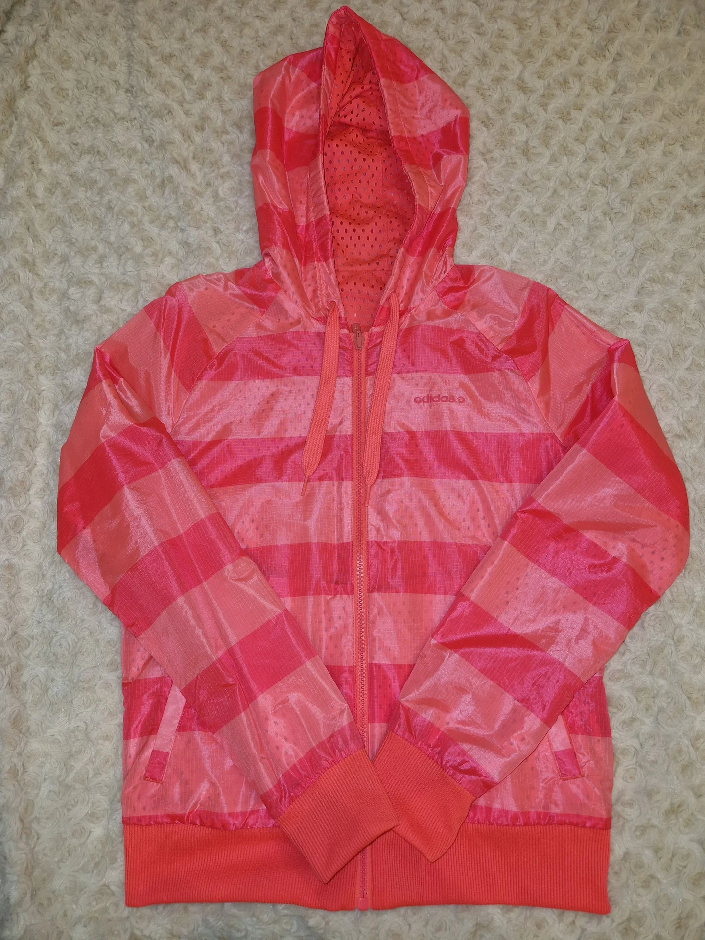 Яркая ветровка Adidas, XS - изображение 1