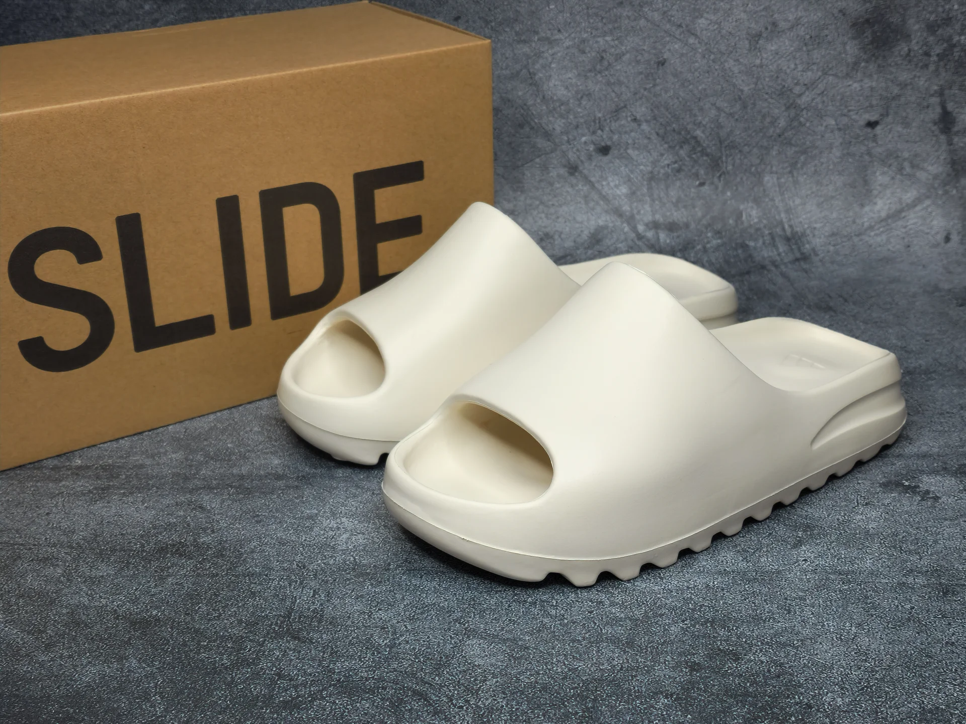 Тапочки Adidas Yeezy Slide - миниатюра 5