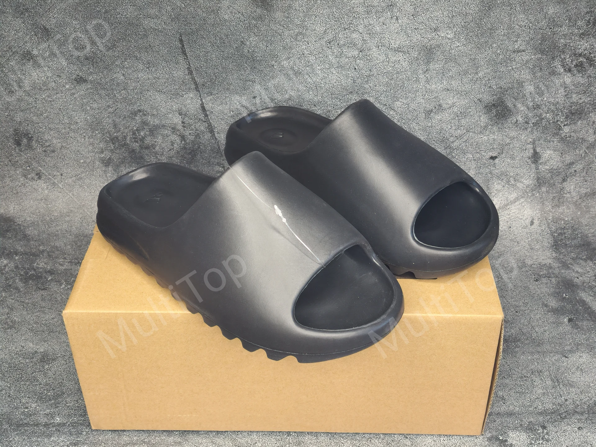 Тапочки Adidas Yeezy Slide - миниатюра 2