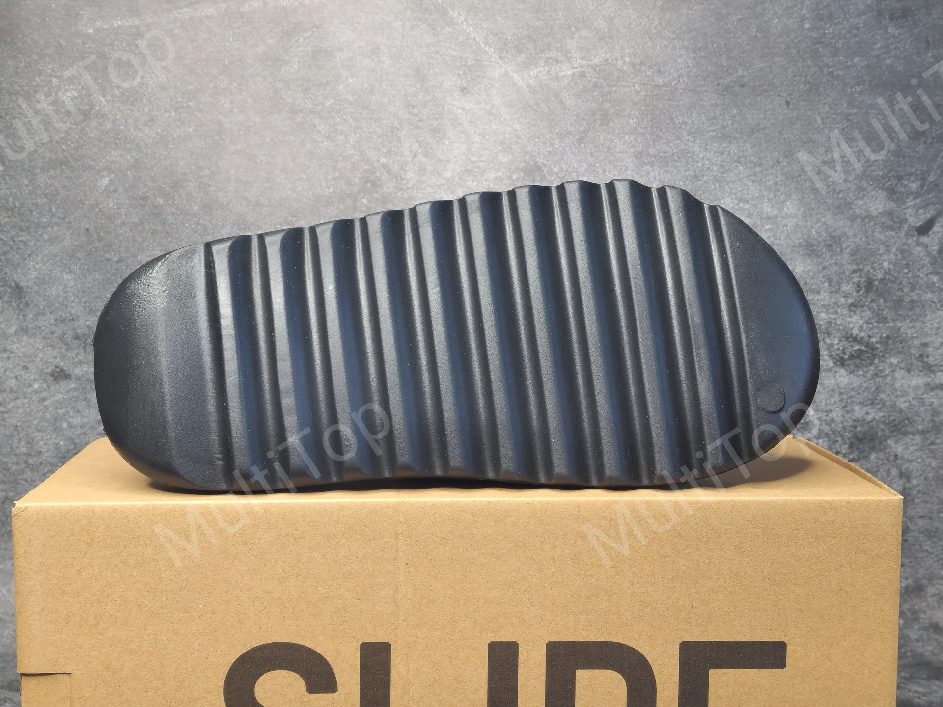 Тапочки Adidas Yeezy Slide - миниатюра 4