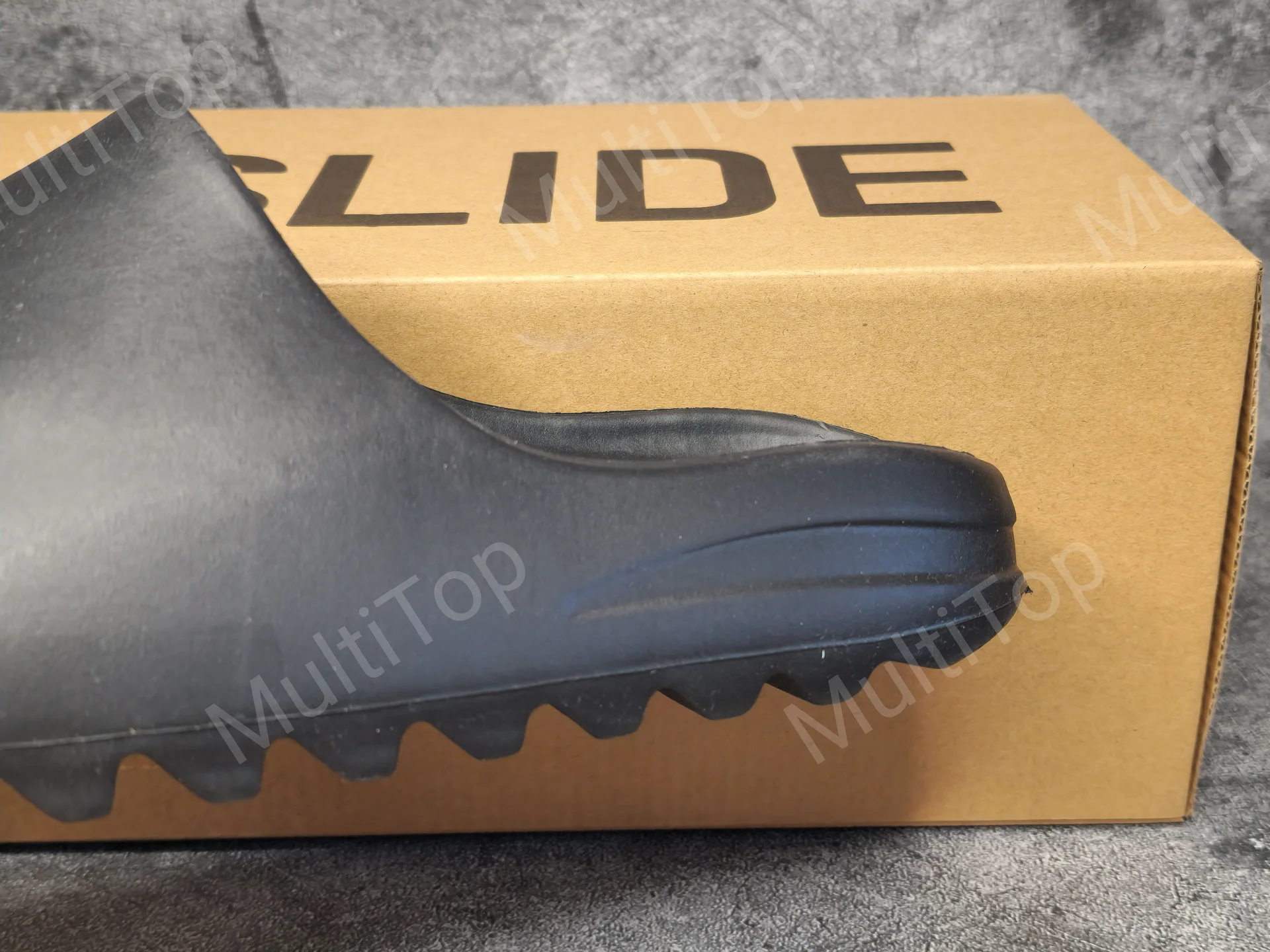 Тапочки Adidas Yeezy Slide - миниатюра 8