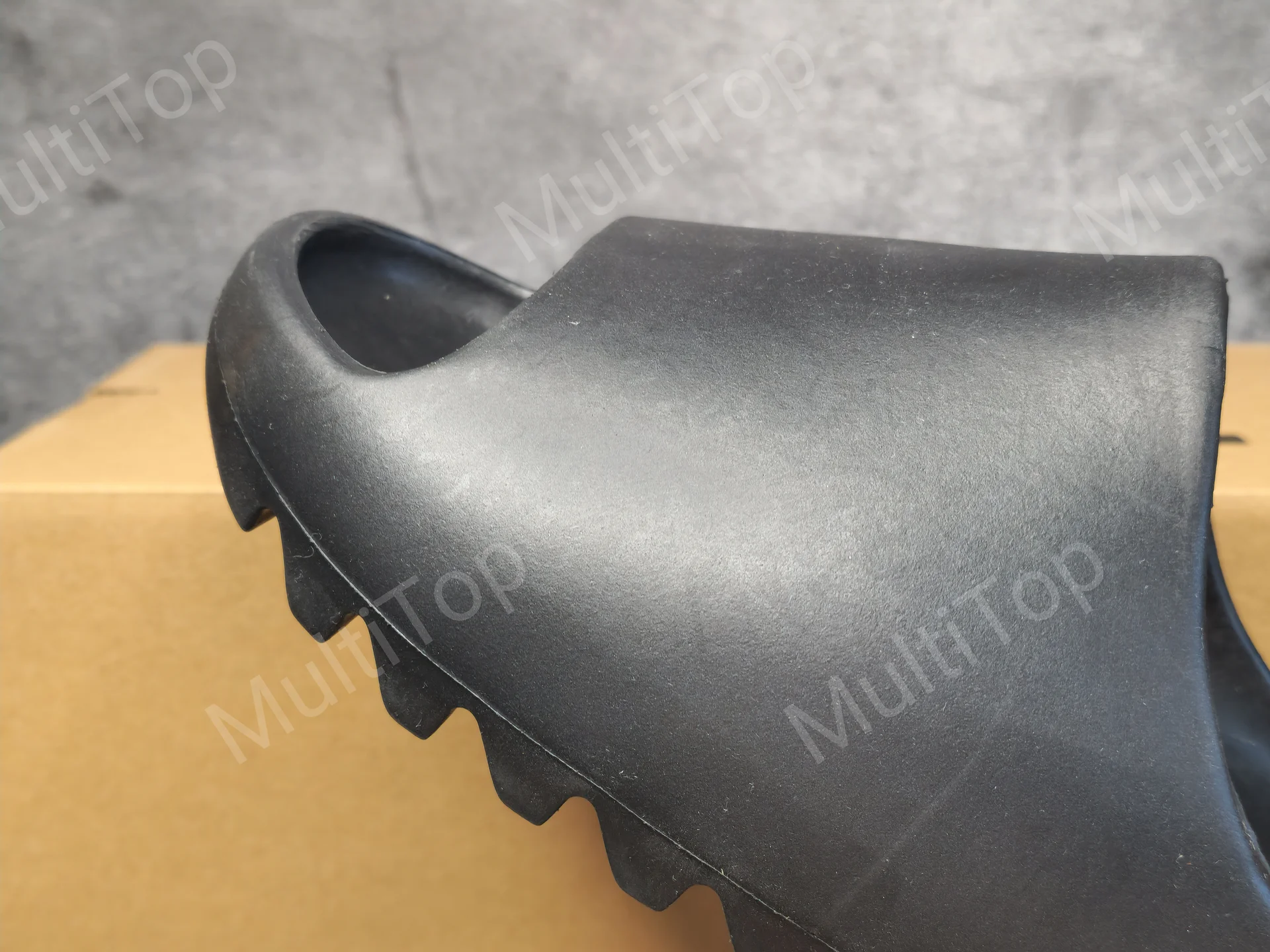 Тапочки Adidas Yeezy Slide - миниатюра 10