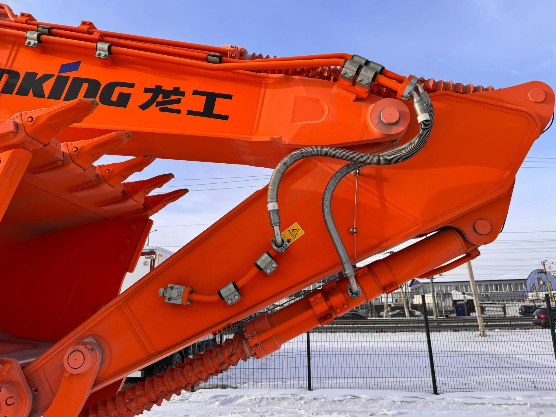 Гусеничный карьерный экскаватор Lonking CDM6490 - миниатюра 7