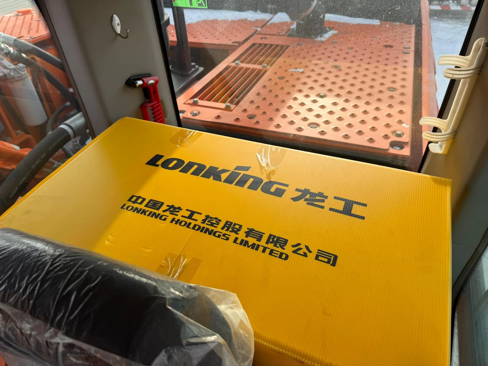 Гусеничный карьерный экскаватор Lonking CDM6490 - миниатюра 18