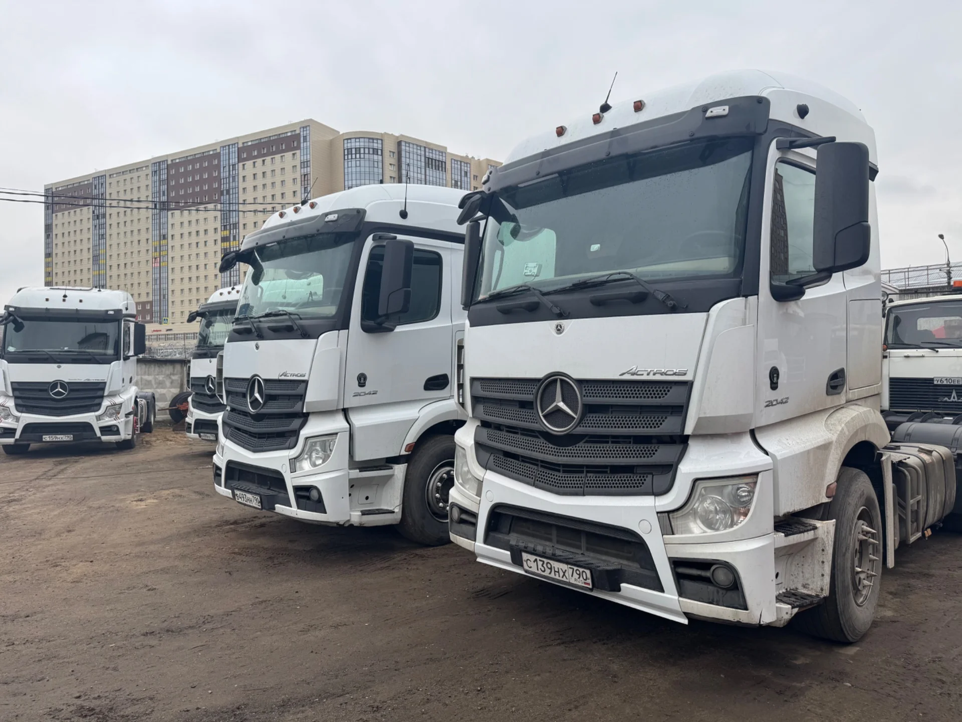 Тягач Mercedes 2020 год - изображение 1