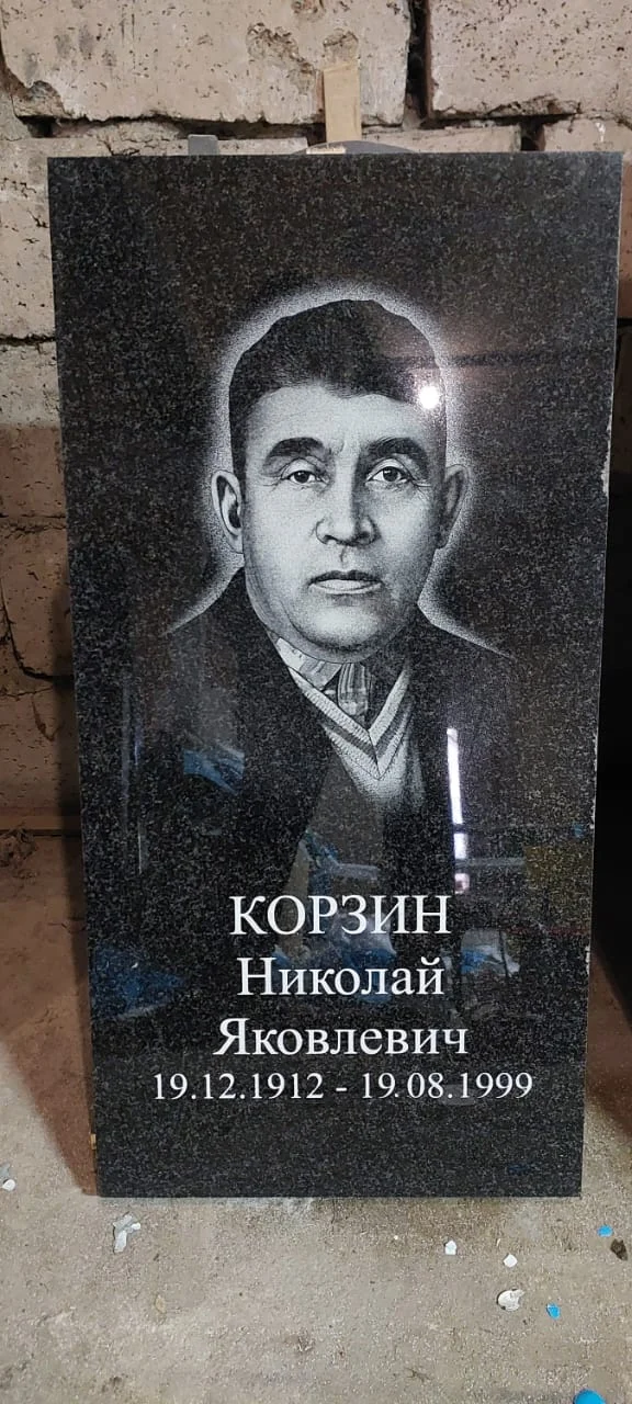 Гранитный памятник 80х40х8 - миниатюра 4