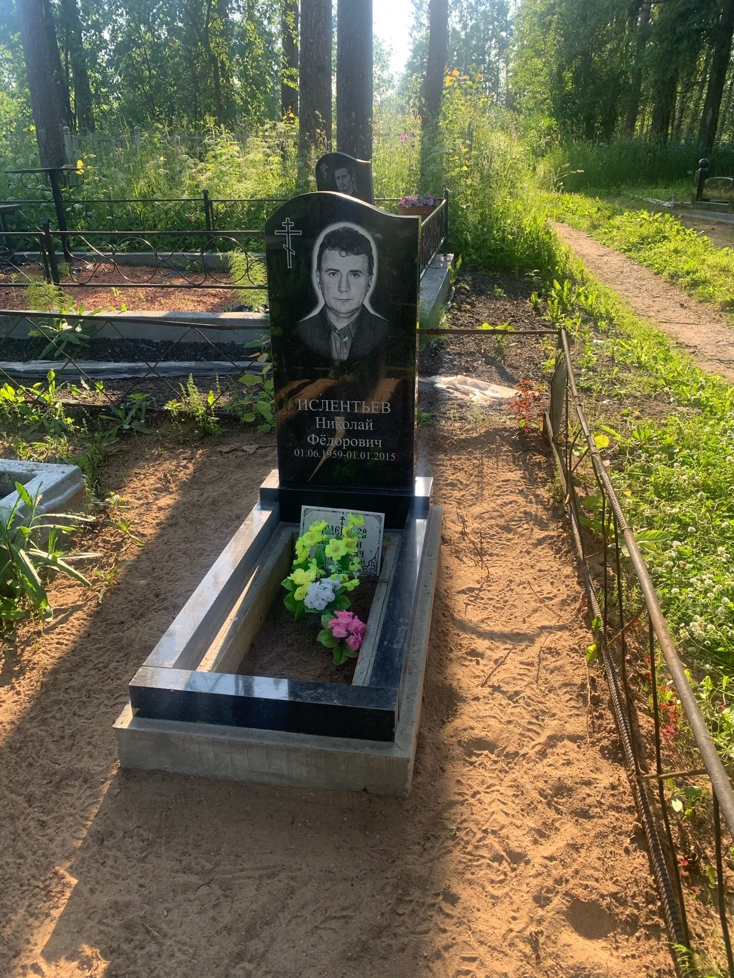 Гранитный памятник 80х40х8 - миниатюра 7