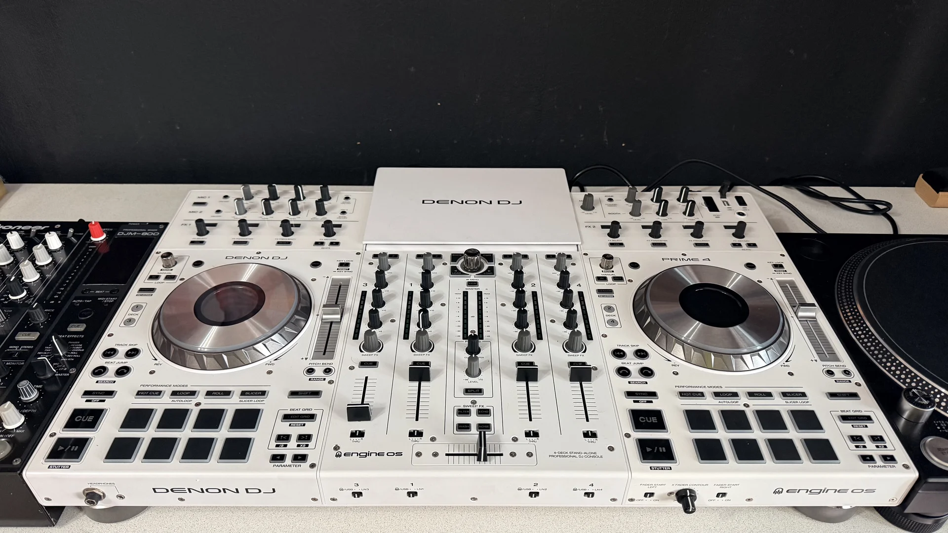 Denon prime 4 white - изображение 1