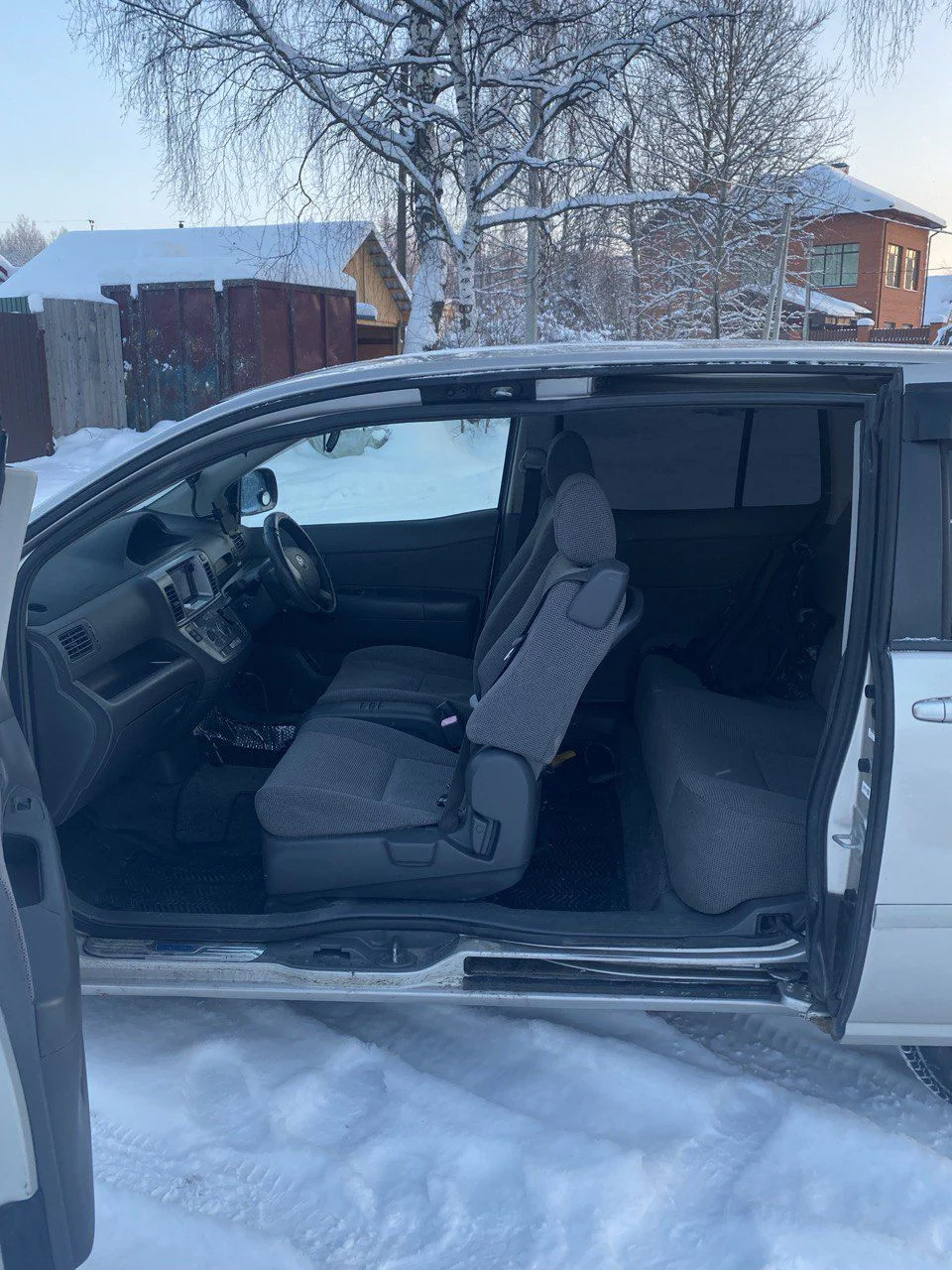 Toyota Raum-2005 год. - миниатюра 11