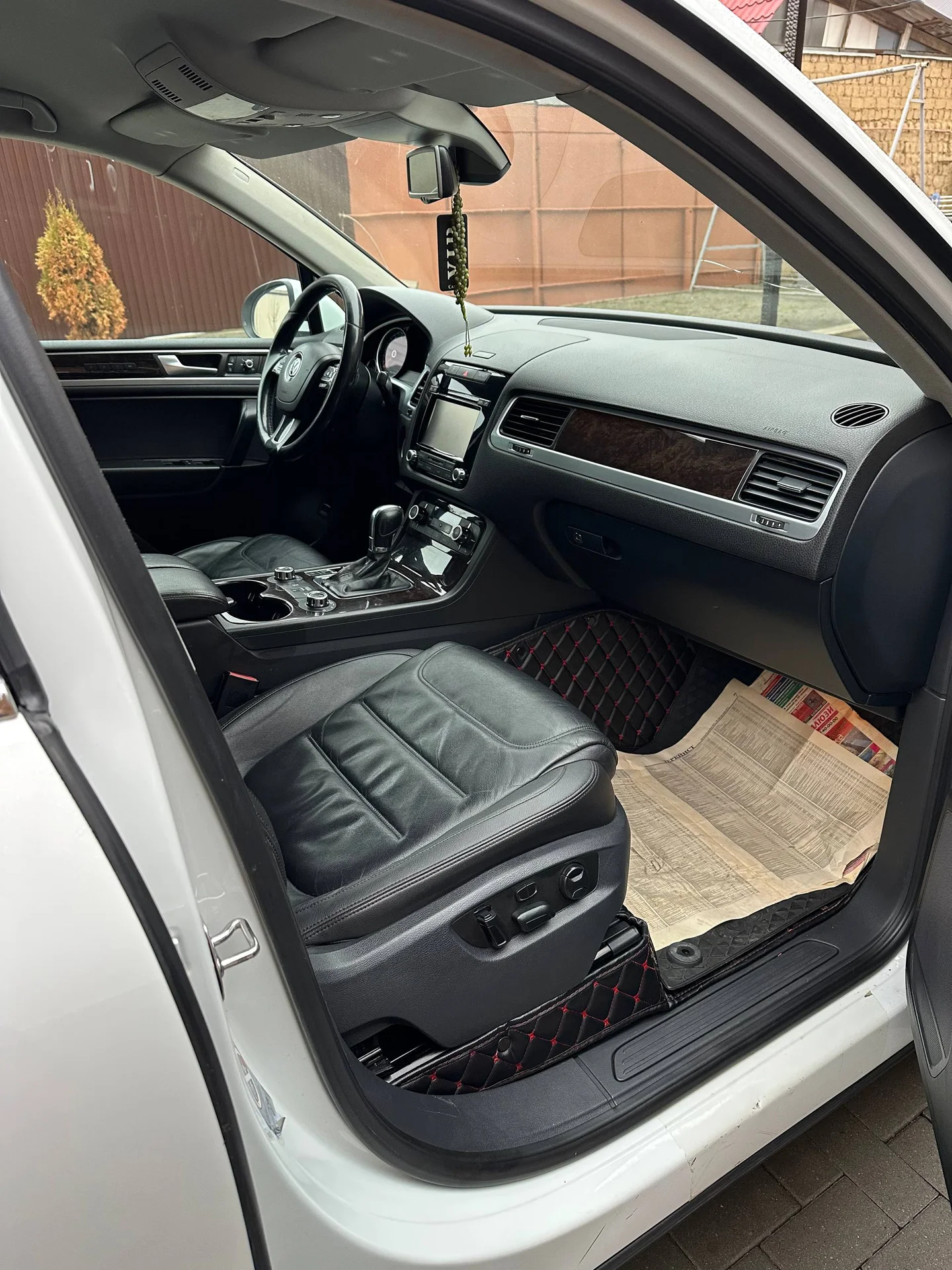 Volkswagen Touareg 2012 - миниатюра 10