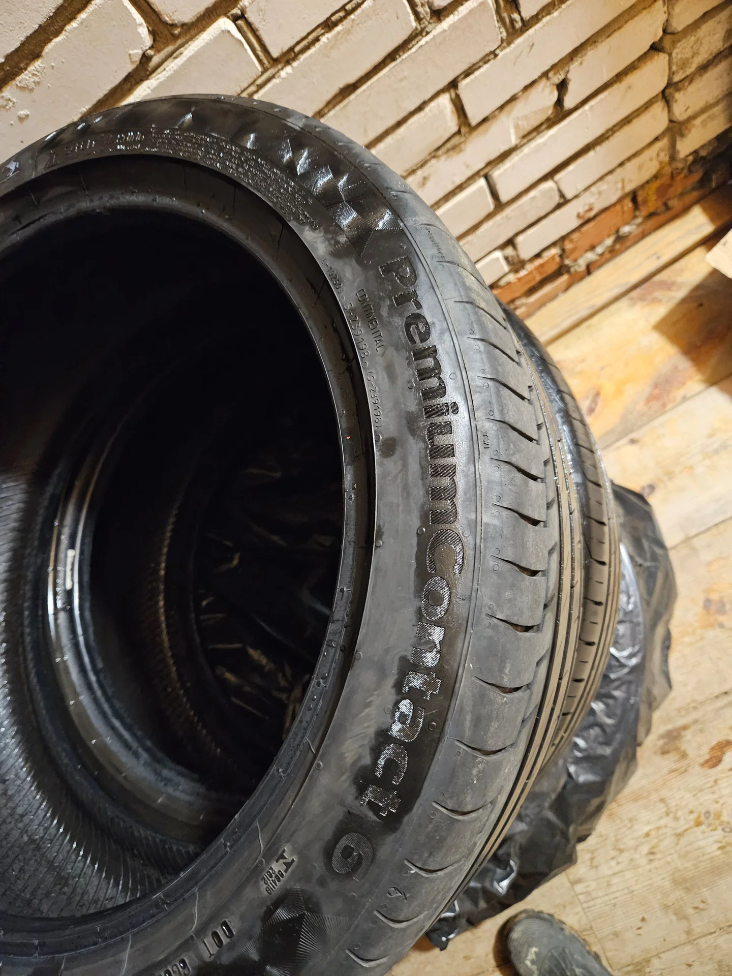 Continental 215/45 R17 - изображение 1
