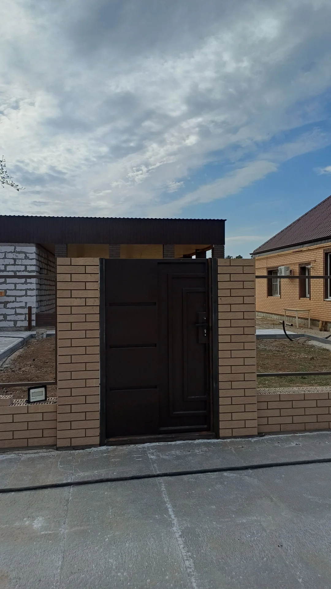 Кирпичная кладка,столбики, пристройки - миниатюра 2