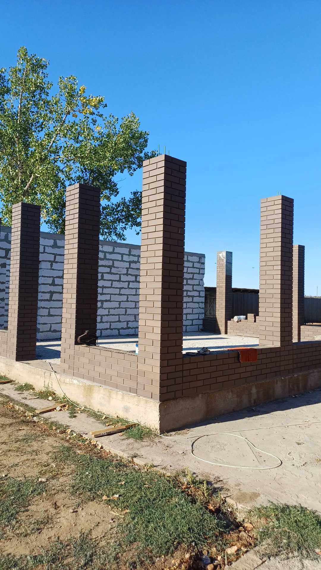 Кирпичная кладка,столбики, пристройки - миниатюра 4
