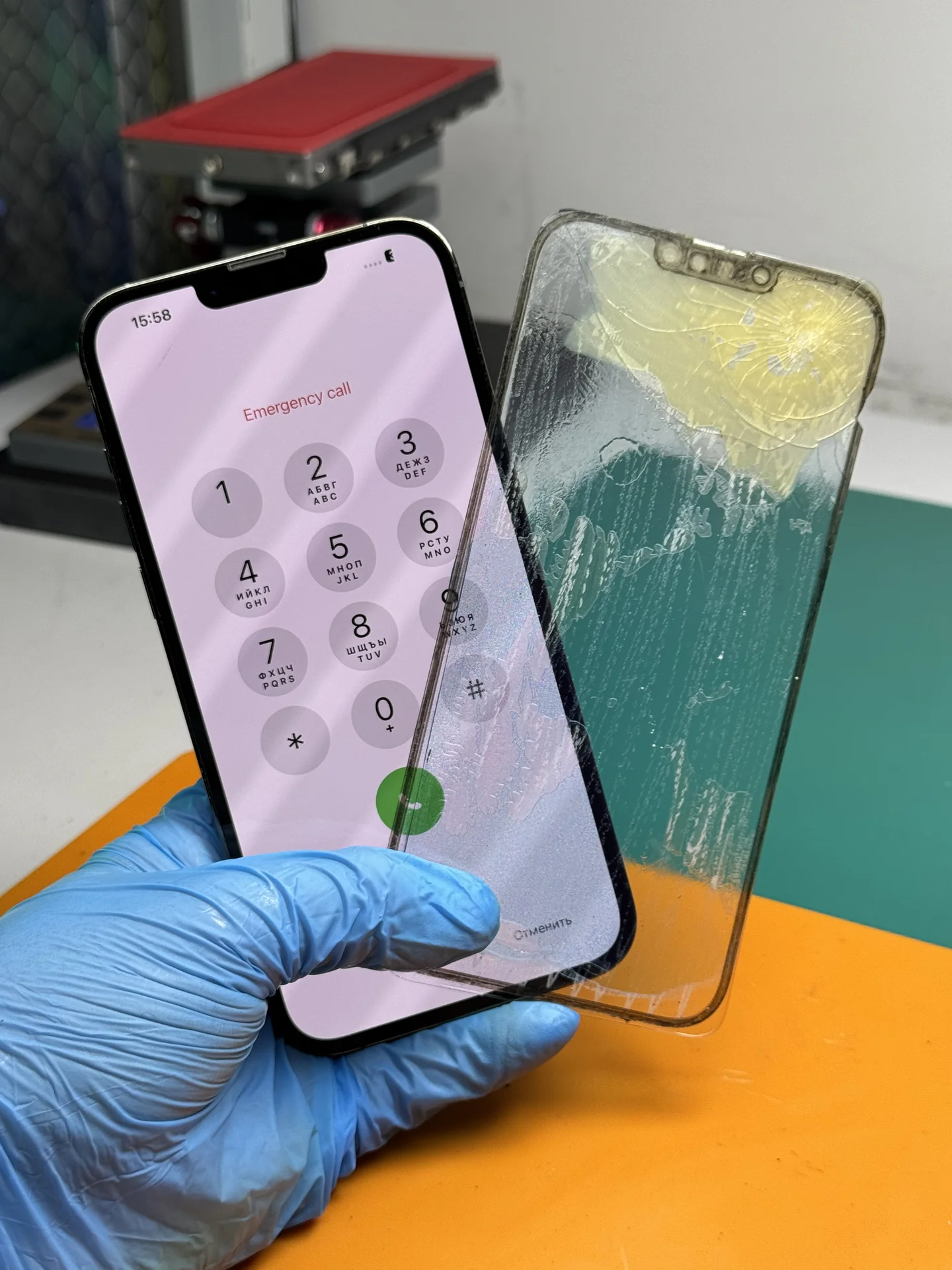 Замена стекла iPhone - миниатюра 2