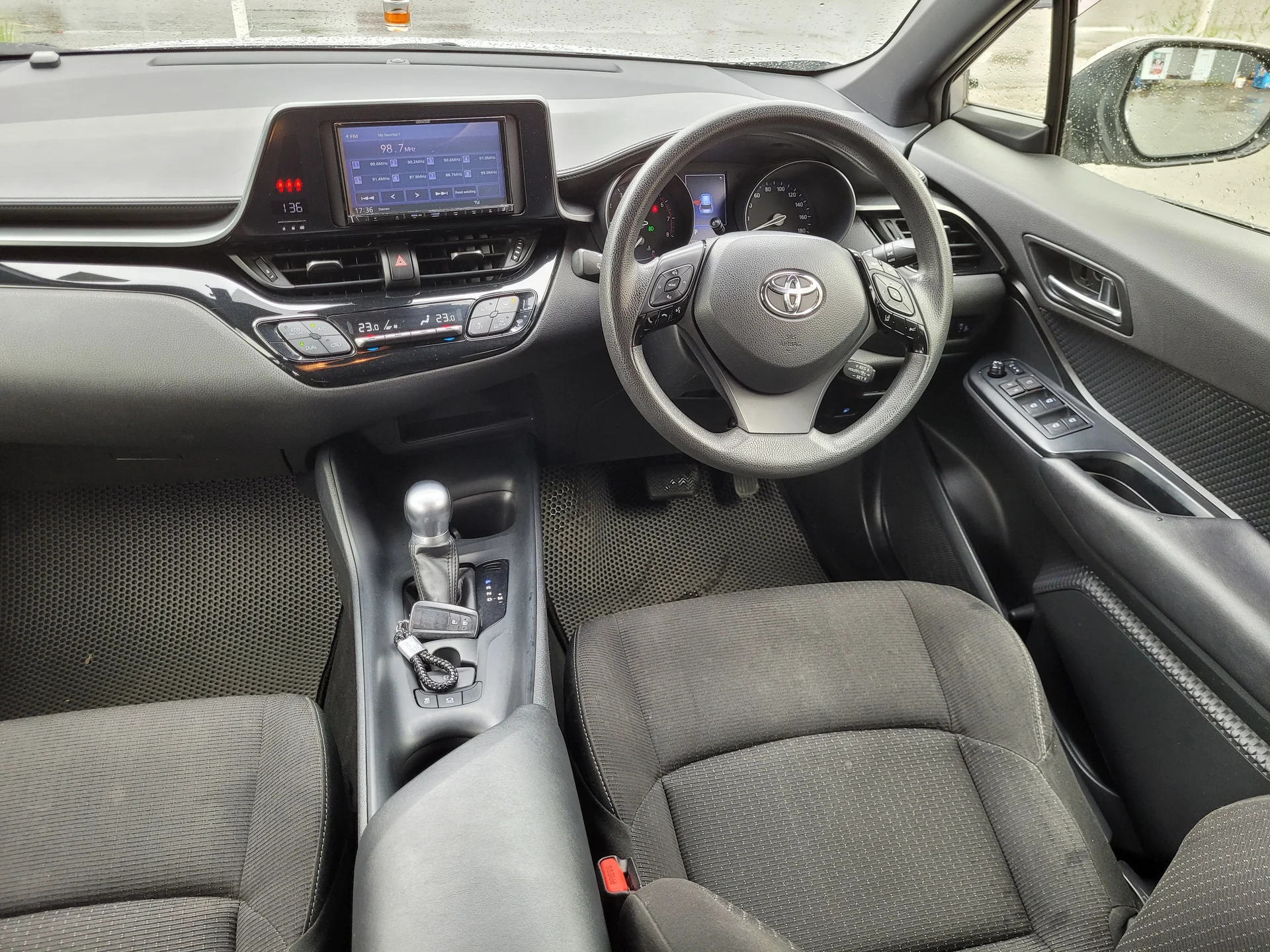 Toyota C-HR 1.2 CVT, 2018г.в. - миниатюра 8