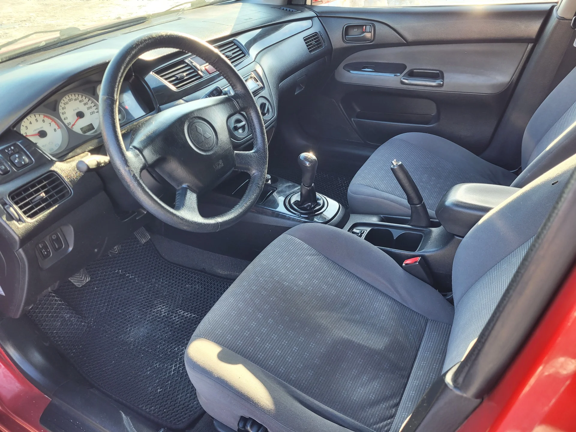 Mitsubishi lancer 1.6МТ, 2005г.в. - миниатюра 8