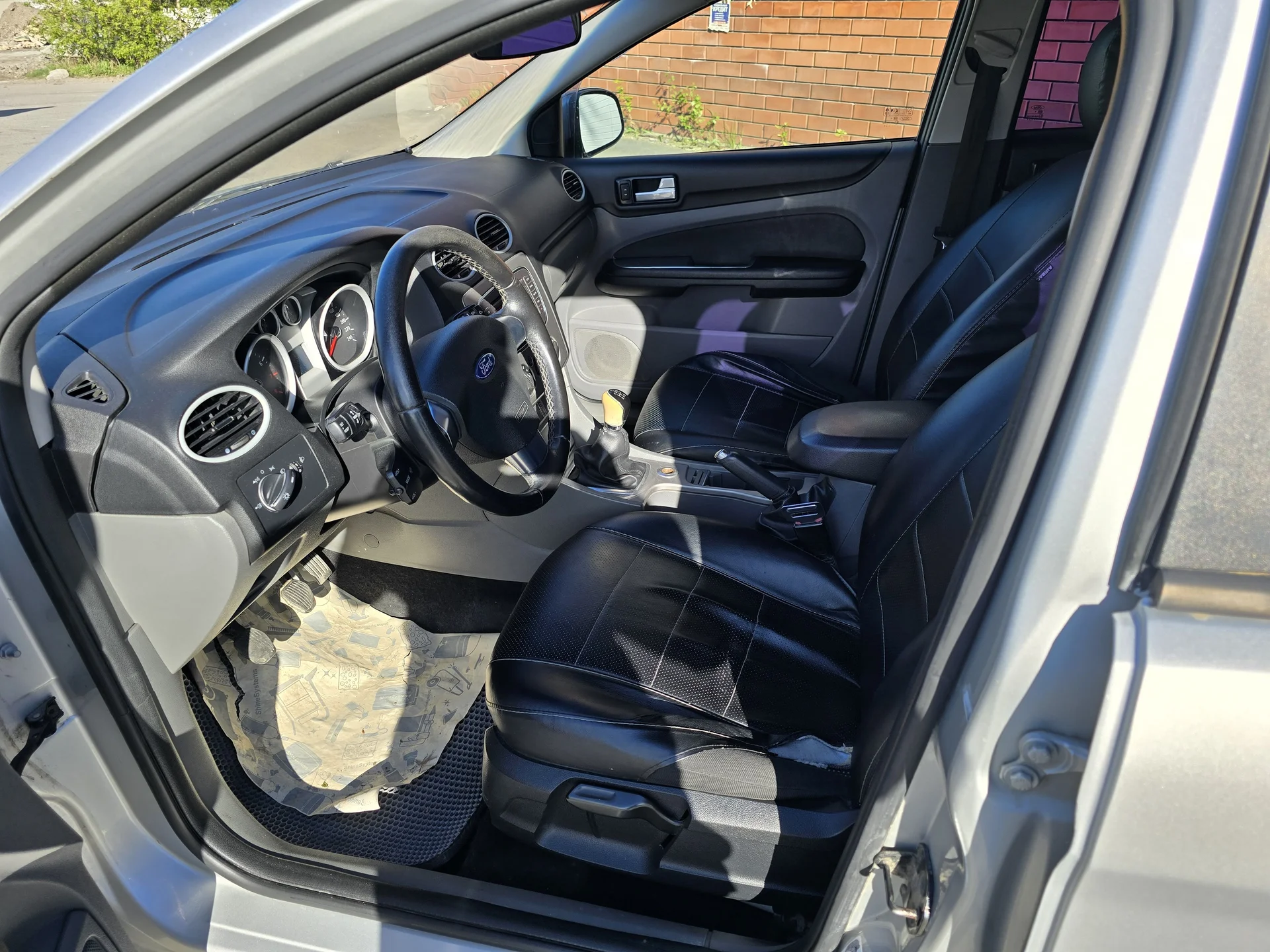 Ford Focus 1.6МТ, 2011г.в. - миниатюра 8