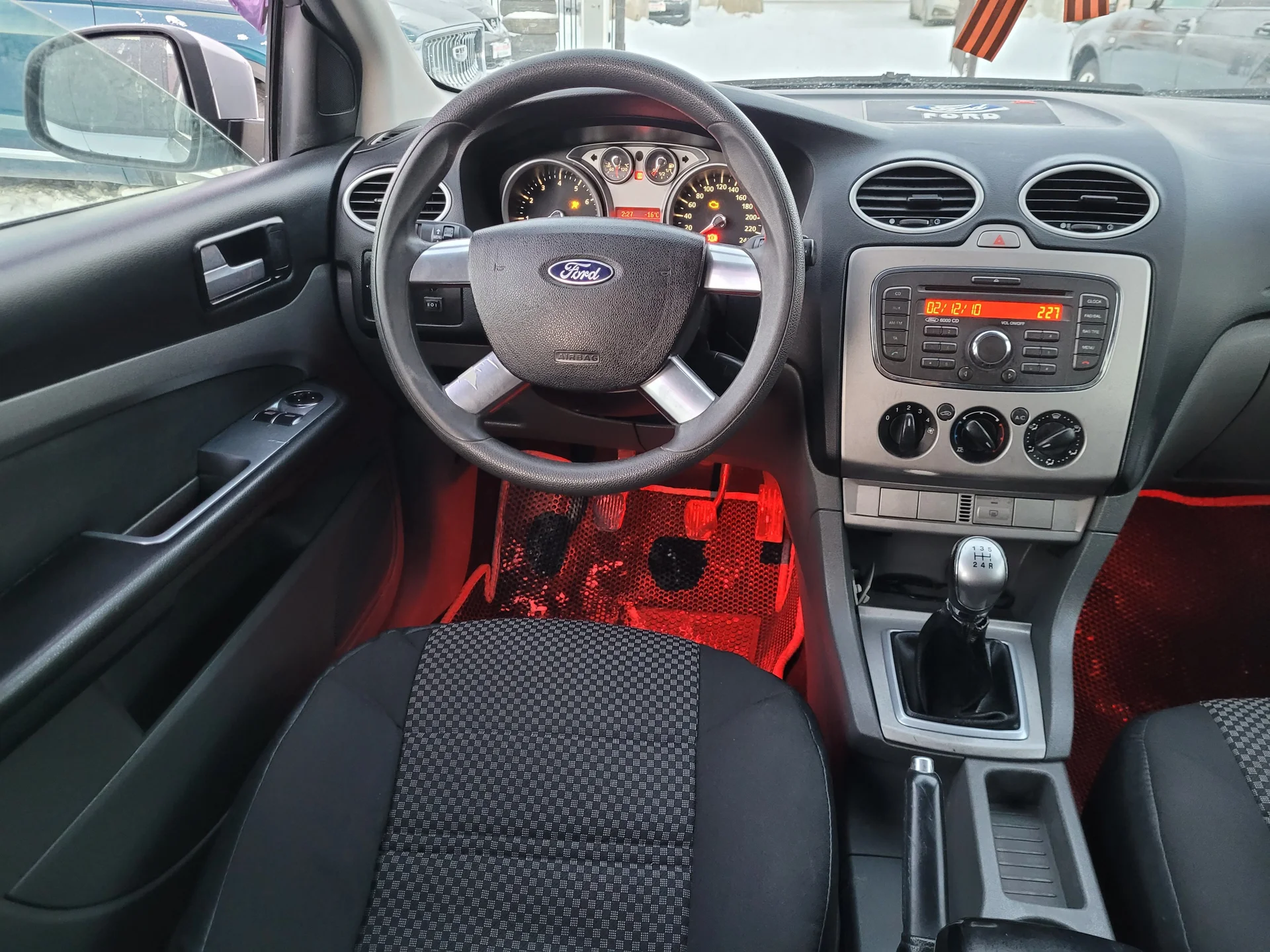 Ford Focus 1.6МТ, 2010-11г.э. - миниатюра 8