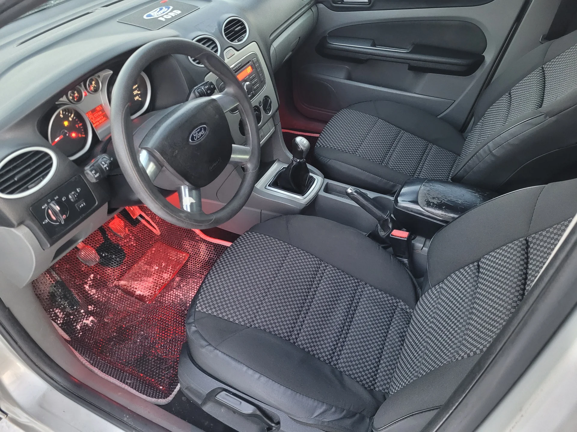 Ford Focus 1.6МТ, 2010-11г.э. - миниатюра 9