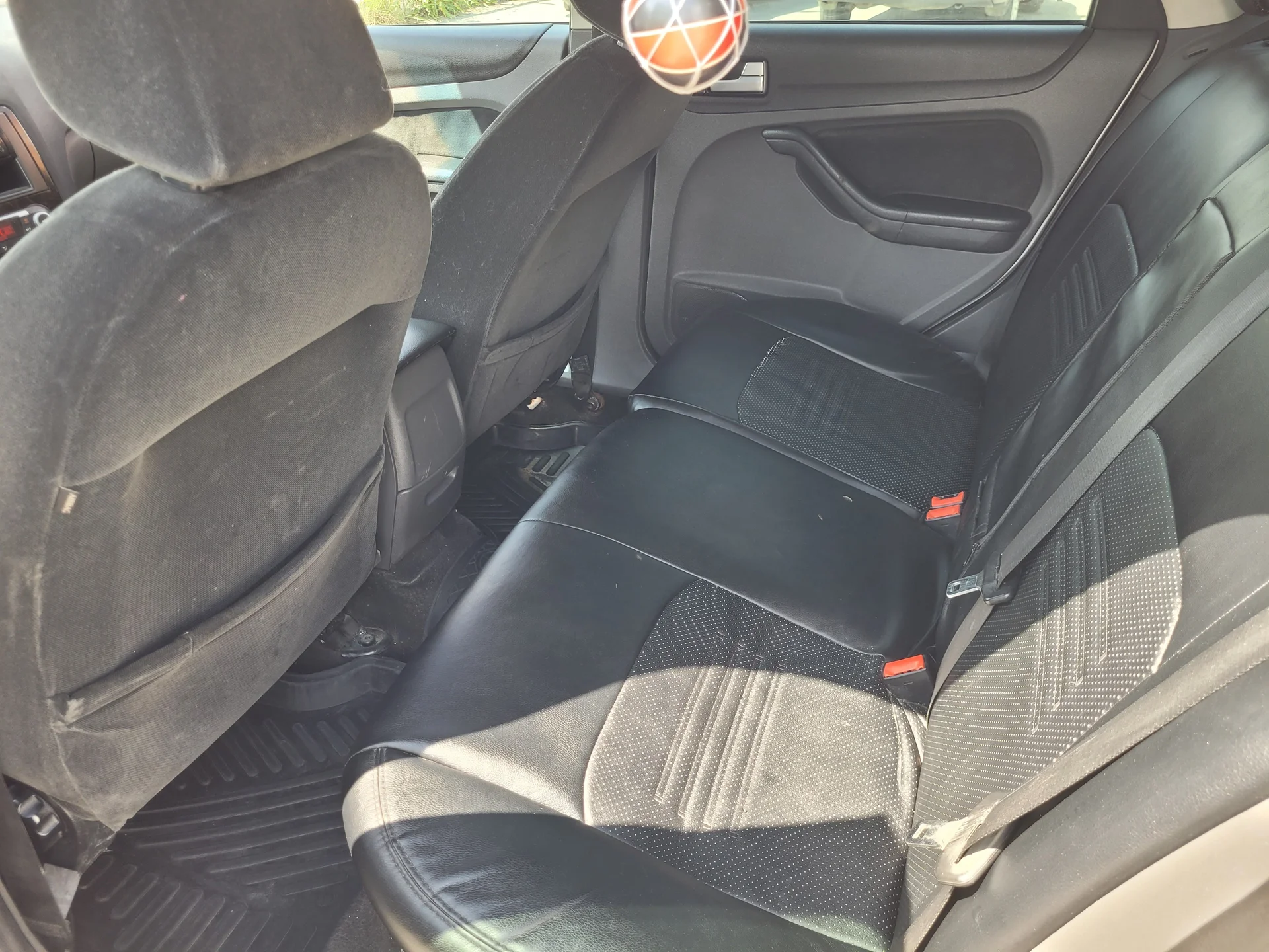 Ford Focus 1.6АТ, 2008-09г.э. - миниатюра 6