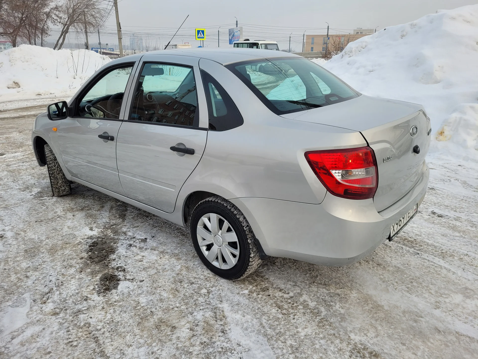 LADA Granta 1.6МТ, 2015-16г.э. - миниатюра 2